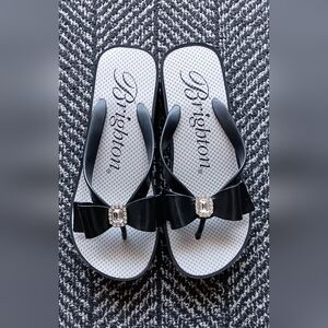 BRIGHTON Bowie FLIP FLOPS Size 8 Jewel Bow Thong Beach Sandal BLACK SILVER